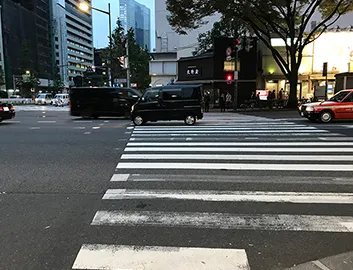 「ココカラファイン」に着いたら左折してください。