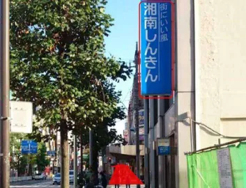 ドン・キホーテを右手に真っ直ぐ進みます。