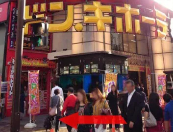 国道16号線との交差点を左に曲がります。