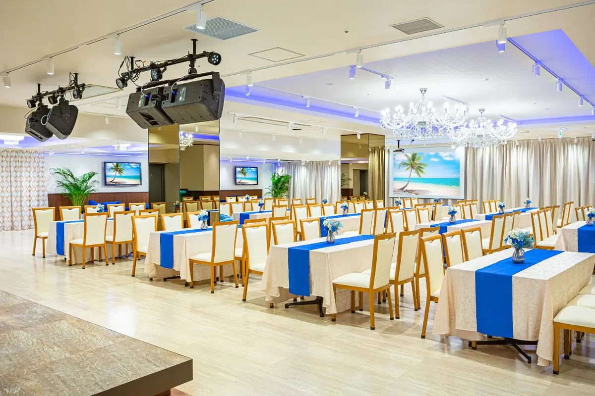 最大250名収容！大型ステージも完備しており、様々なイベントや宴会に最適！
